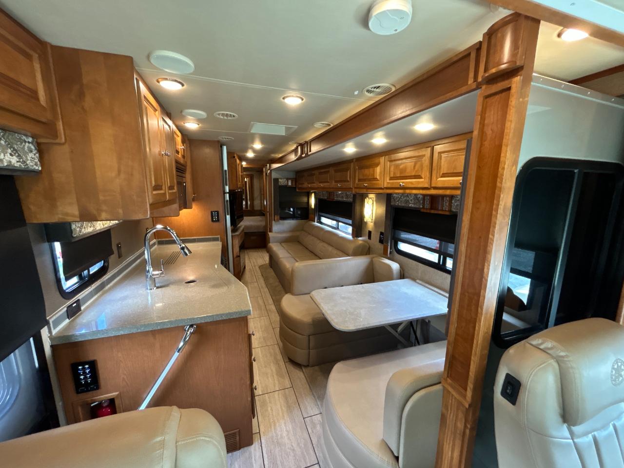 Tiffin Motorhomes Allegro  2018