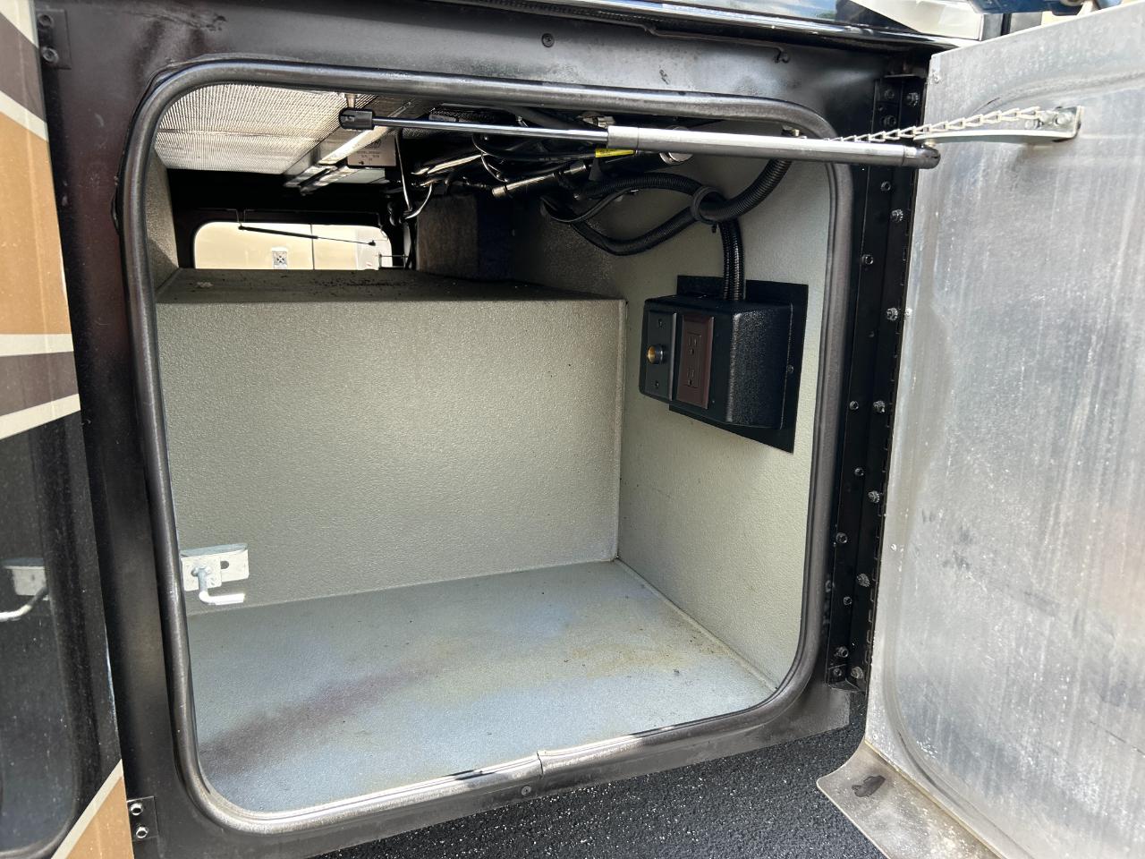 Tiffin Motorhomes Allegro  2018
