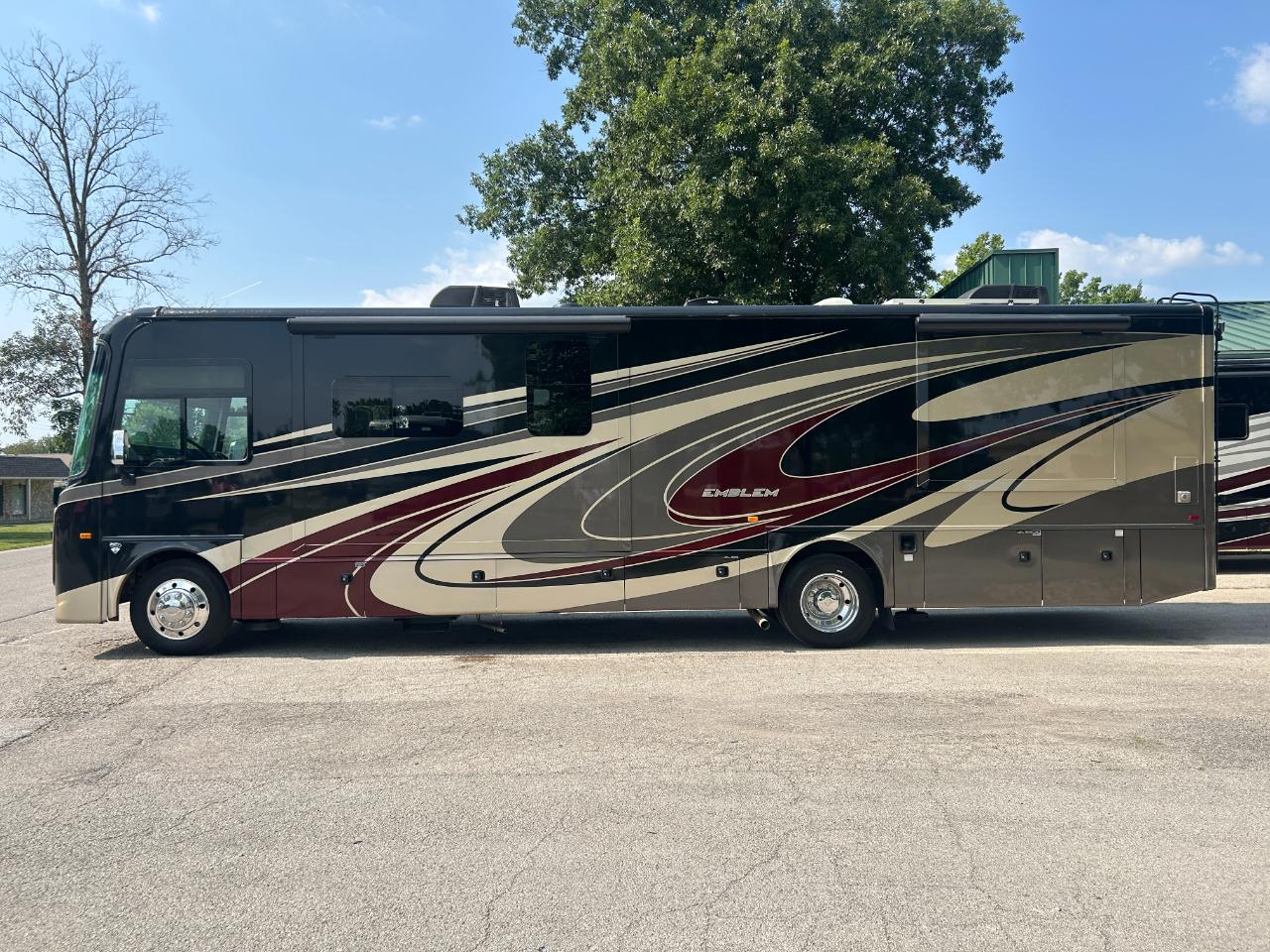 Entegra Coach Emblem  2022