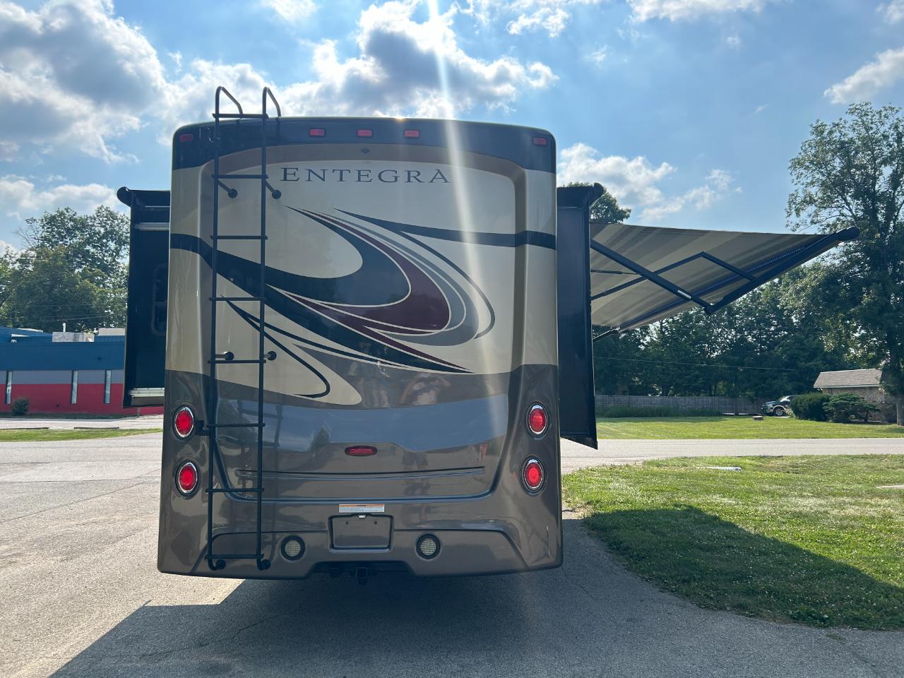 Entegra Coach Emblem  2022