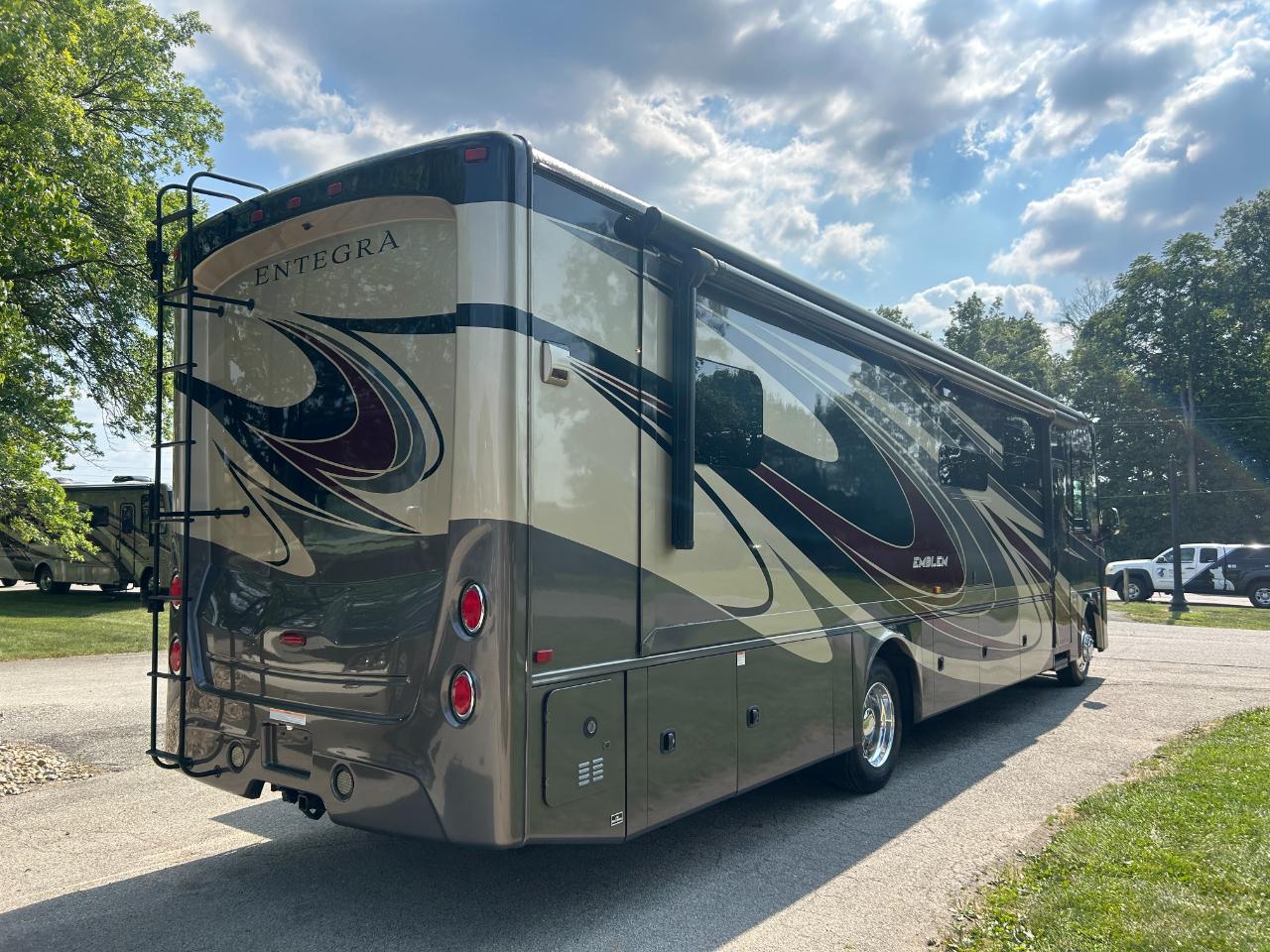 Entegra Coach Emblem  2022