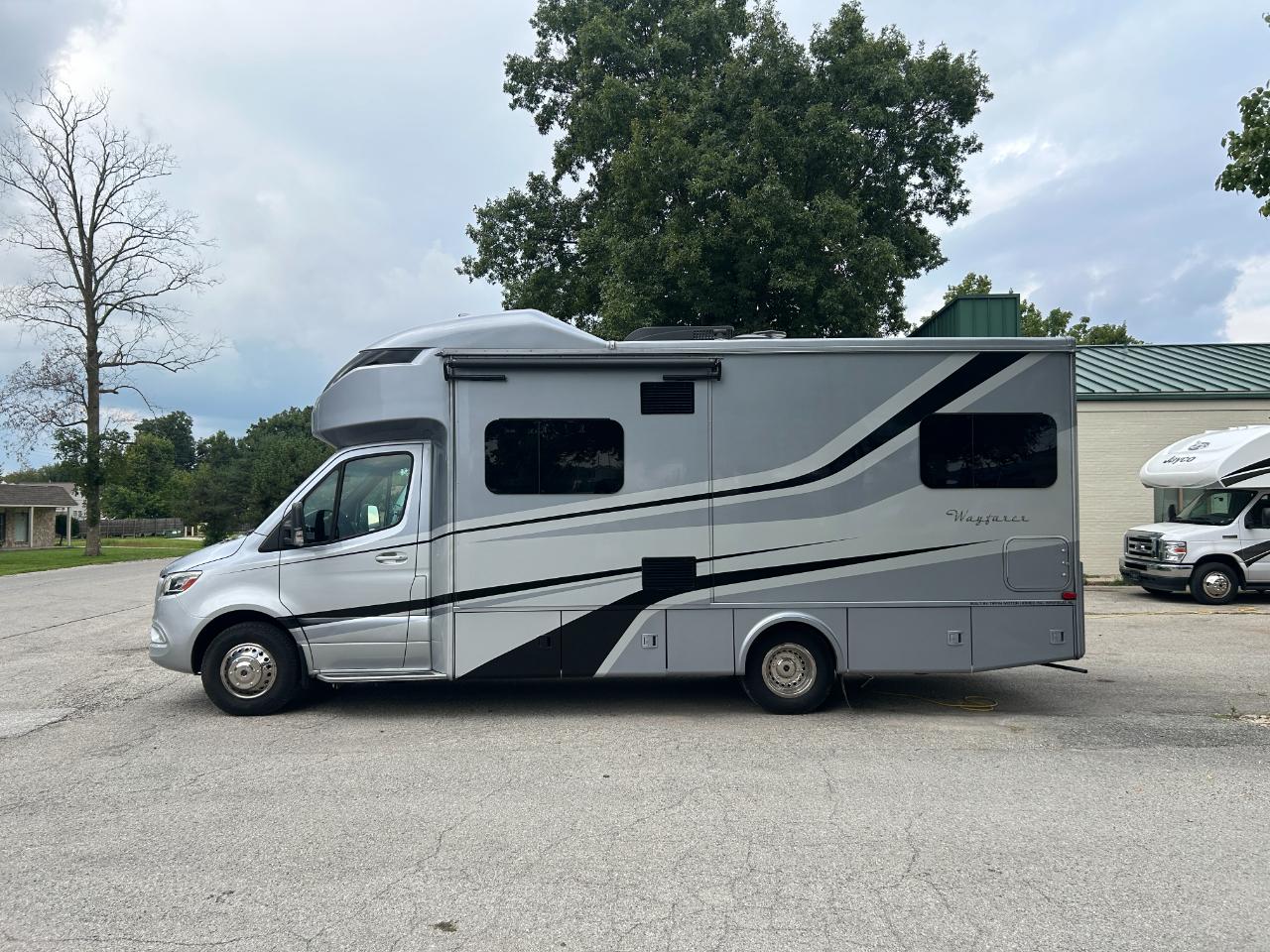 Tiffin Motorhomes Wayfarer  2020