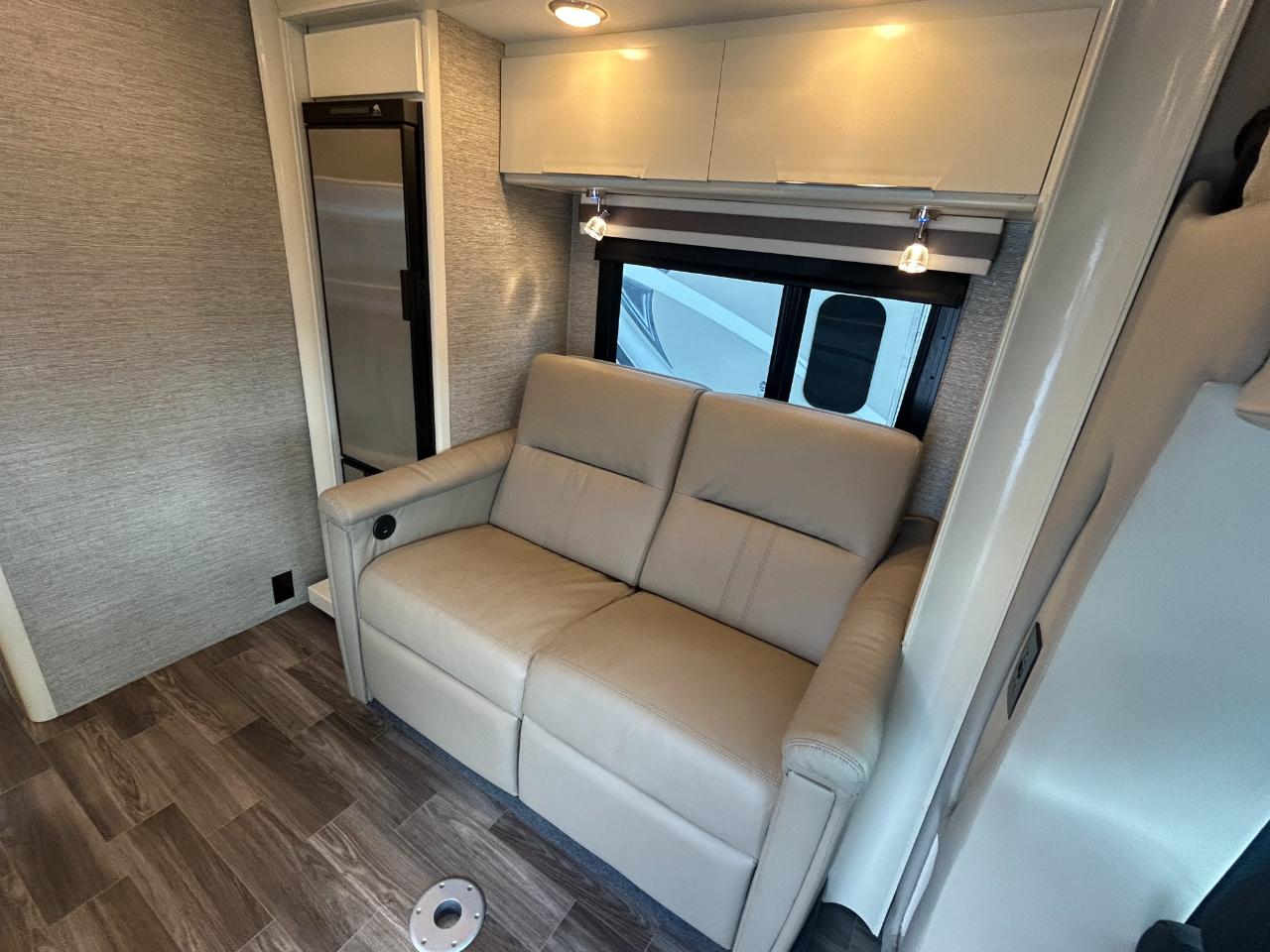 Tiffin Motorhomes Wayfarer  2020