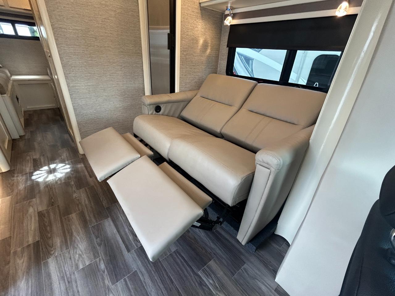 Tiffin Motorhomes Wayfarer  2020