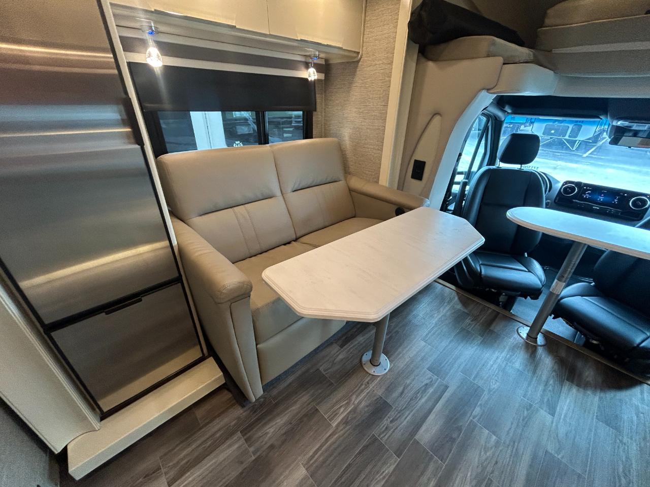 Tiffin Motorhomes Wayfarer  2020
