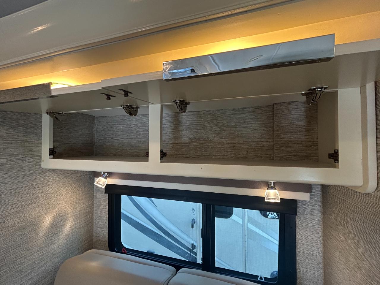 Tiffin Motorhomes Wayfarer  2020