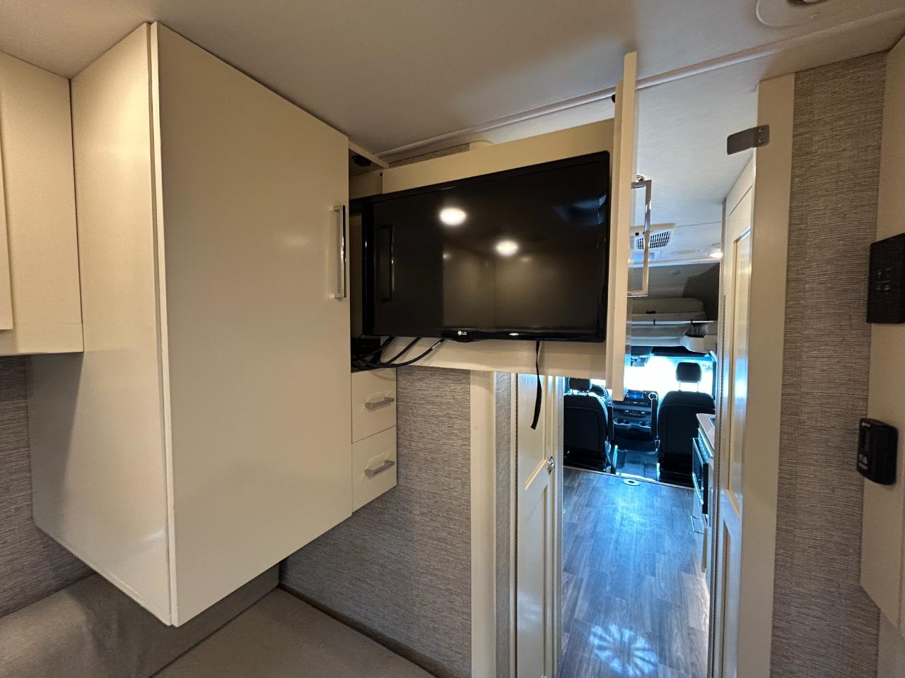 Tiffin Motorhomes Wayfarer  2020
