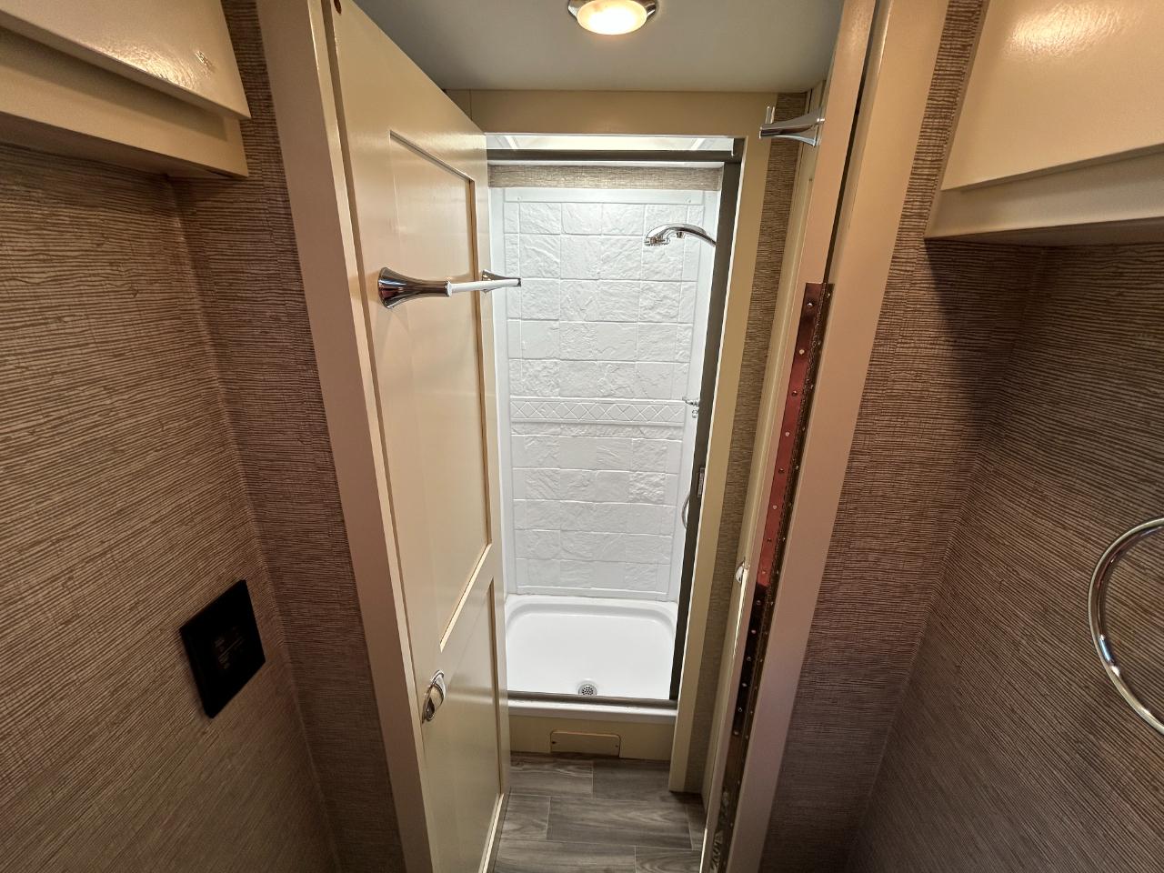 Tiffin Motorhomes Wayfarer  2020