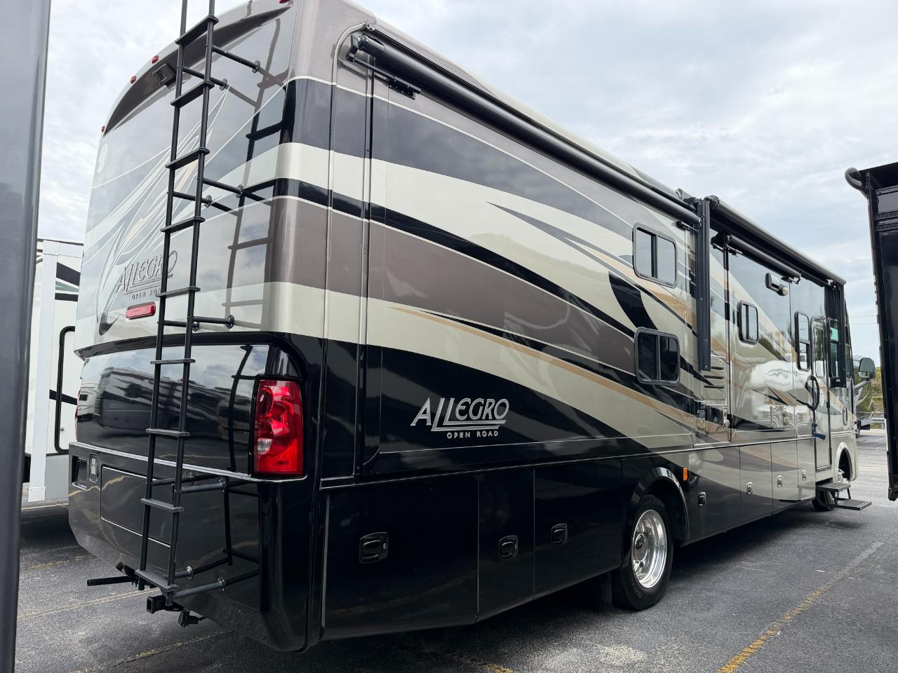 Tiffin Motorhomes Allegro  2012
