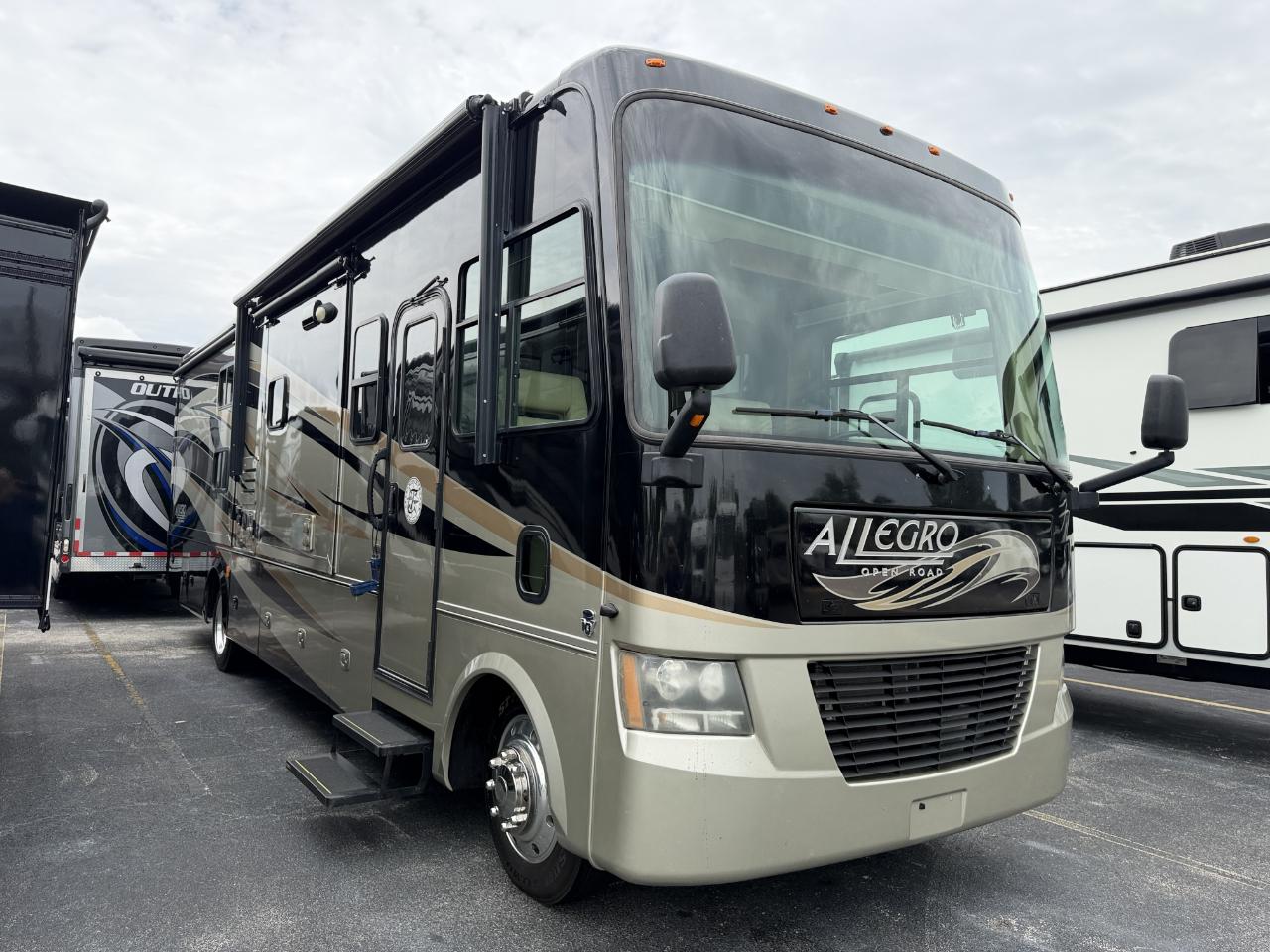 Tiffin Motorhomes Allegro  2012