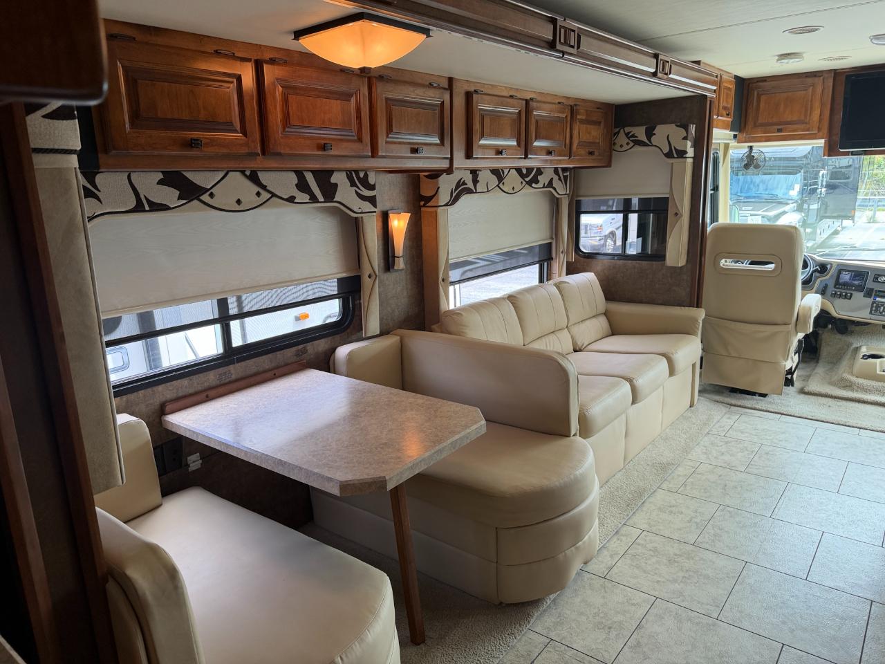 Tiffin Motorhomes Allegro  2012