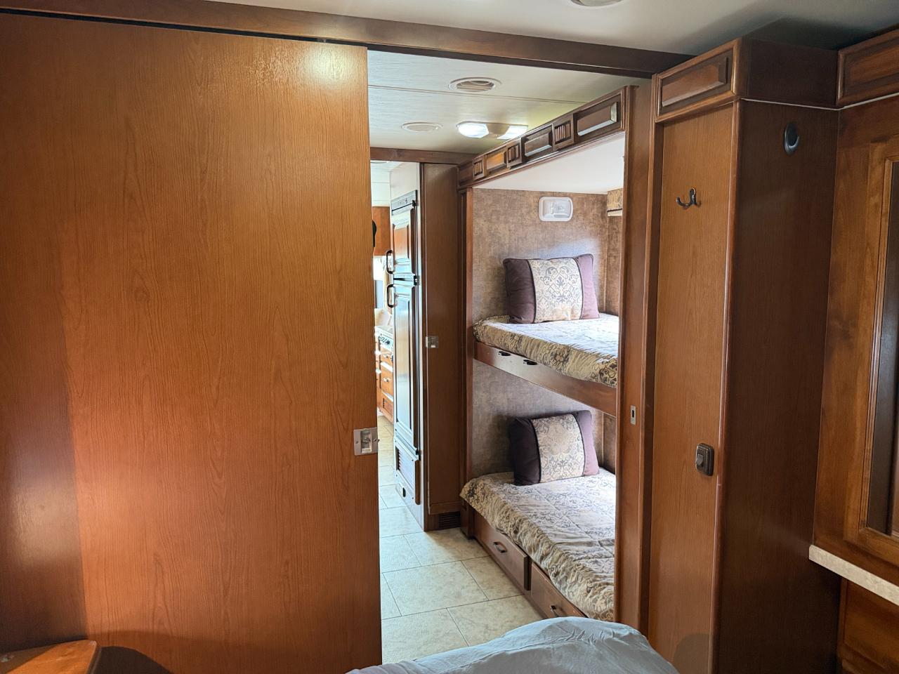 Tiffin Motorhomes Allegro  2012
