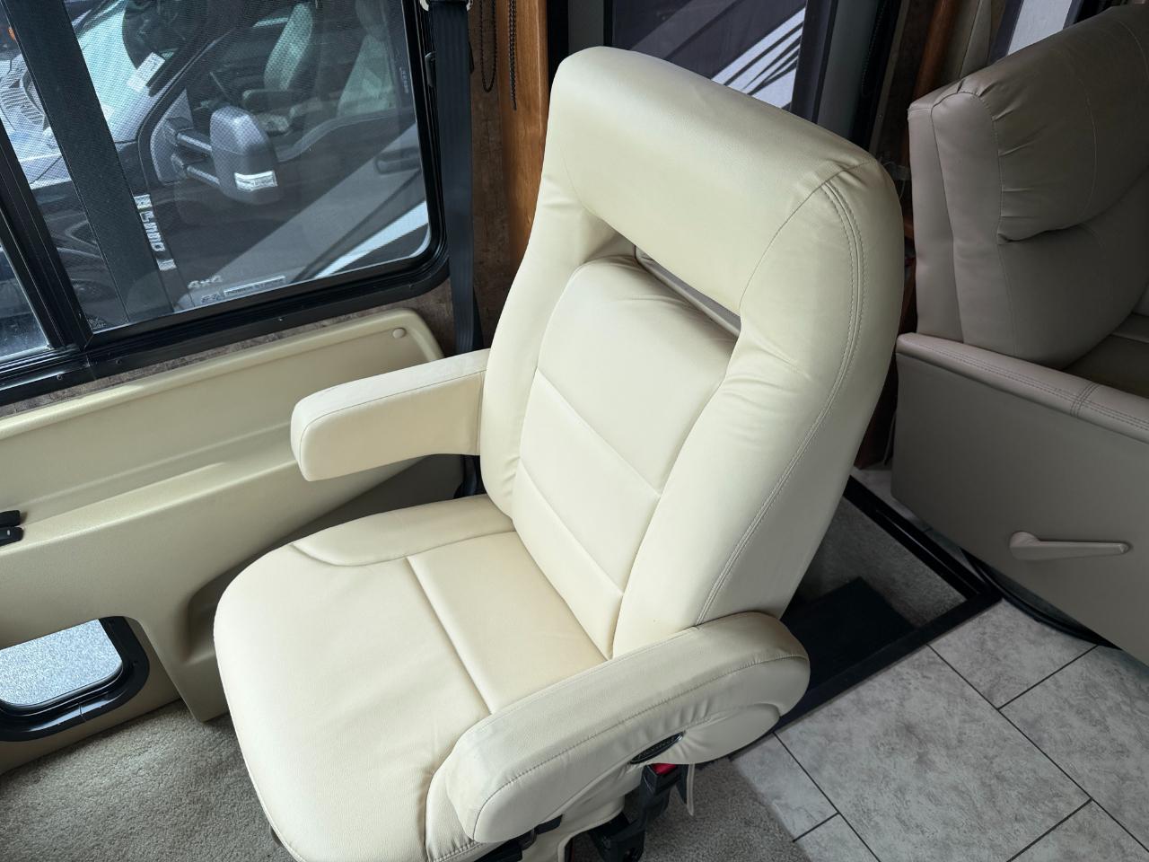 Tiffin Motorhomes Allegro  2012