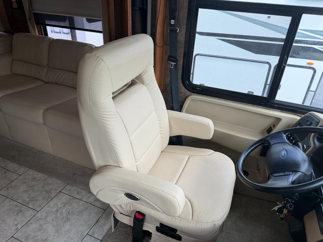 Tiffin Motorhomes Allegro  2012