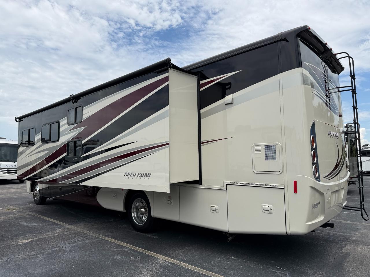 Tiffin Motorhomes Allegro  2019