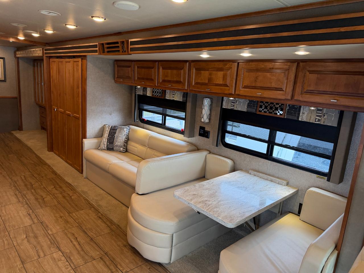 Tiffin Motorhomes Allegro  2019