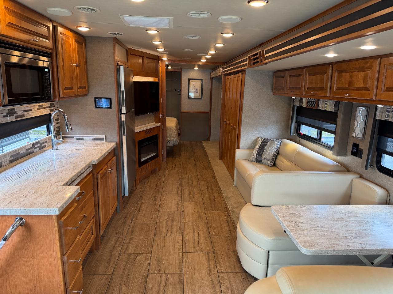 Tiffin Motorhomes Allegro  2019