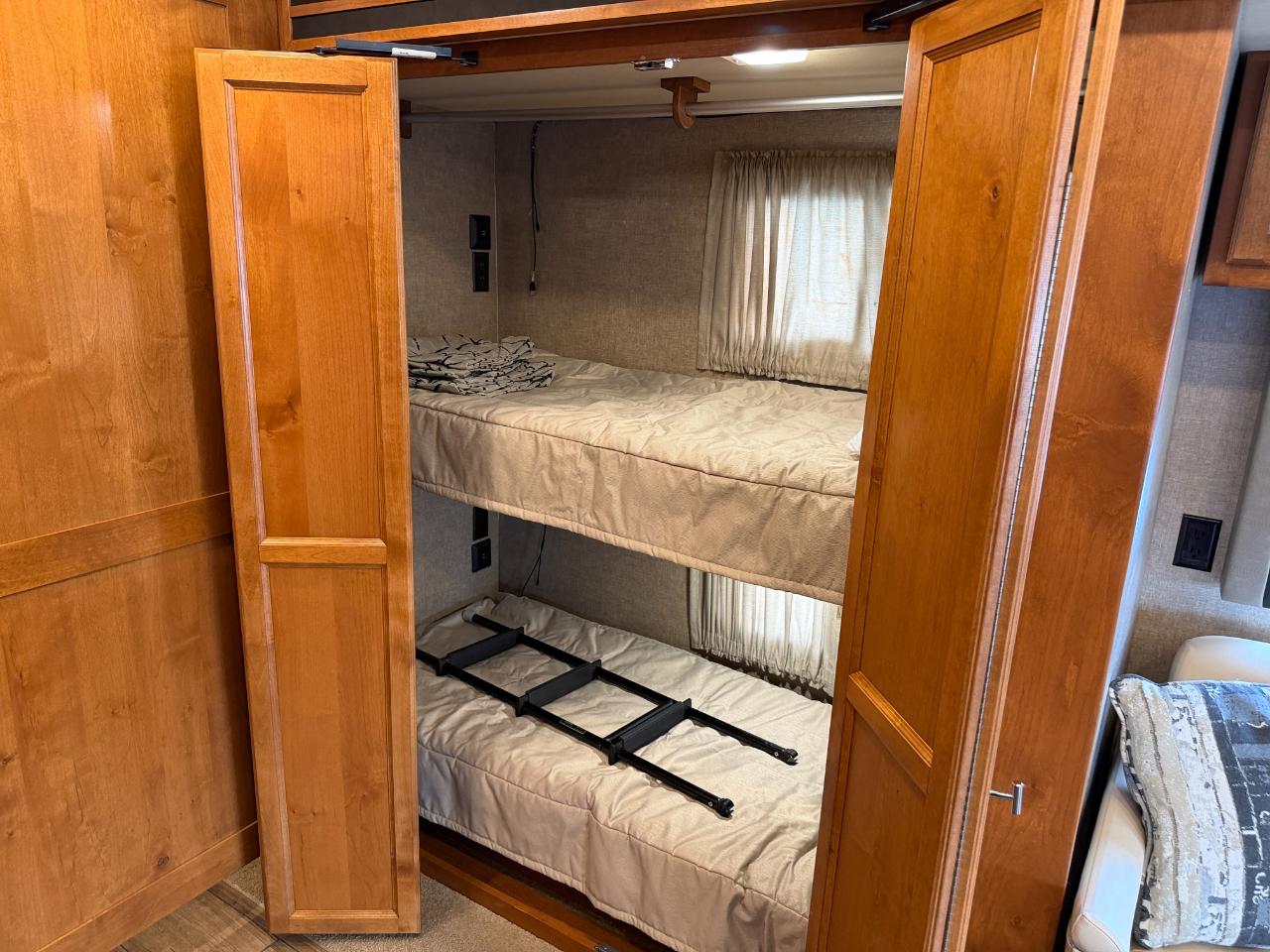 Tiffin Motorhomes Allegro  2019