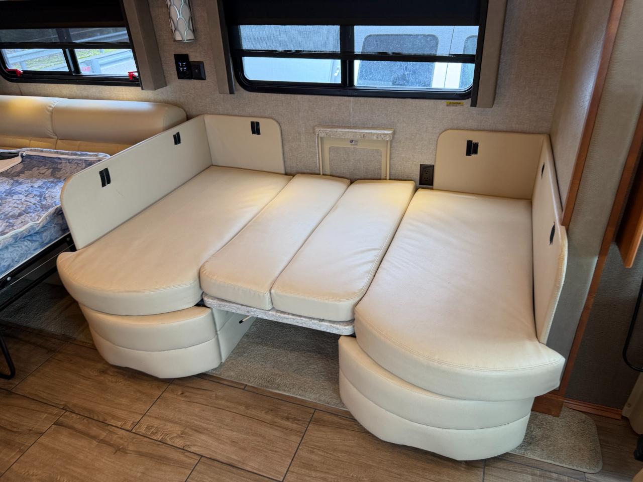 Tiffin Motorhomes Allegro  2019