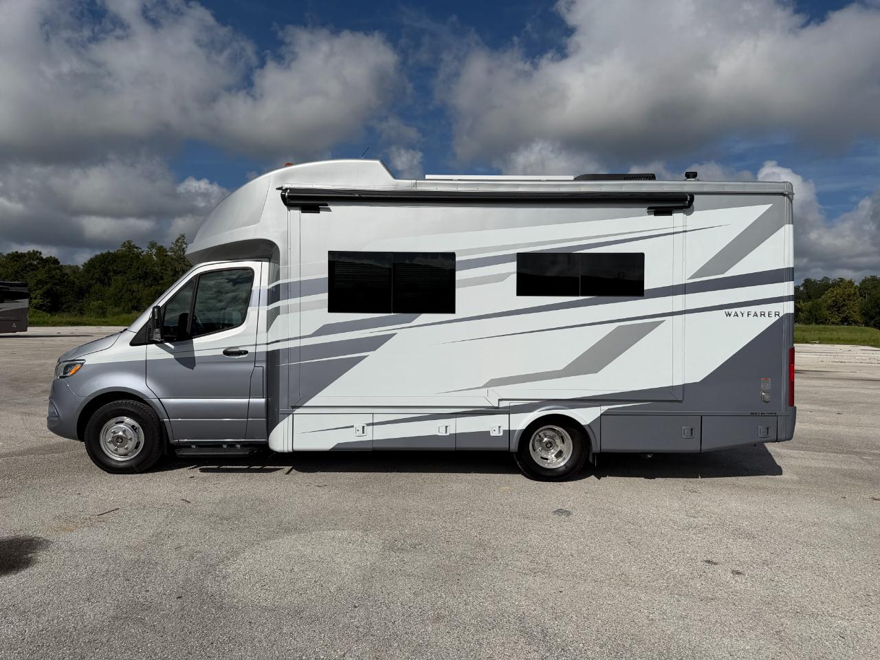 Tiffin Motorhomes Wayfarer  2026