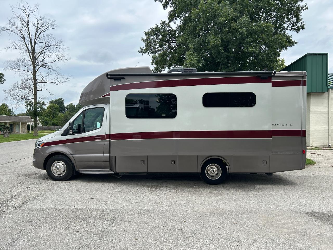 Tiffin Motorhomes Wayfarer  2022