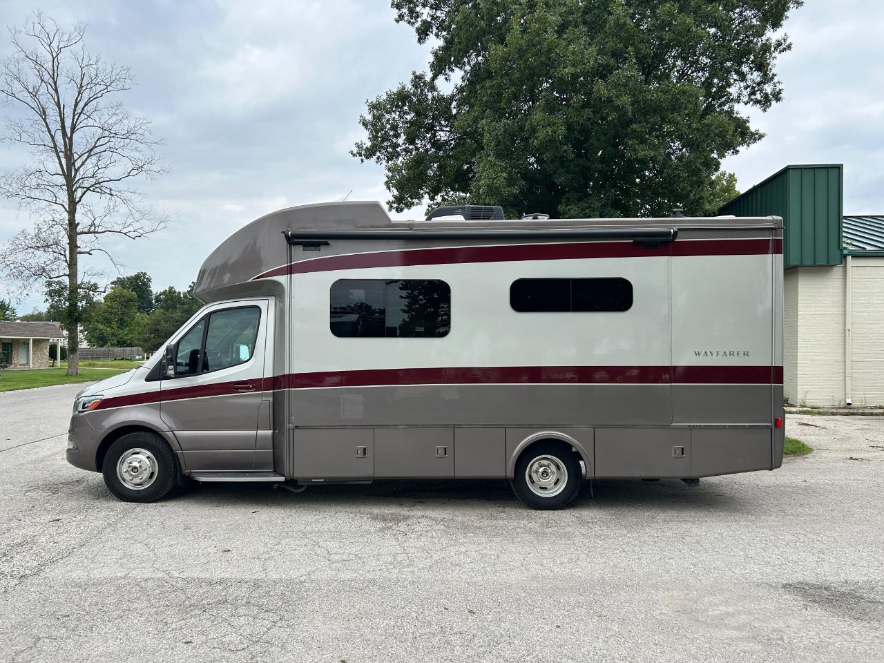 Tiffin Motorhomes Wayfarer  2022
