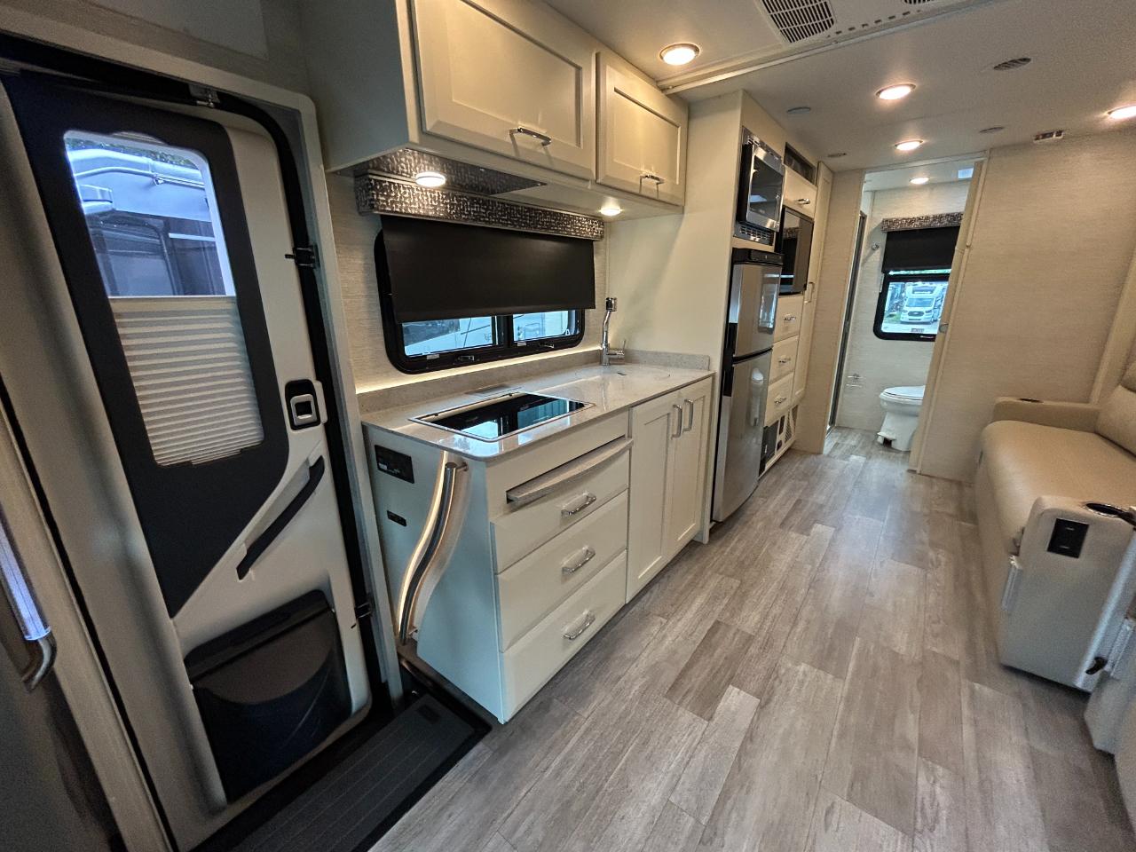 Tiffin Motorhomes Wayfarer  2022