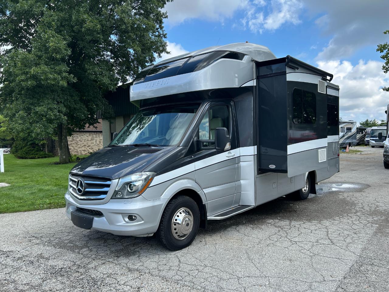 Tiffin Motorhomes Wayfarer  2019