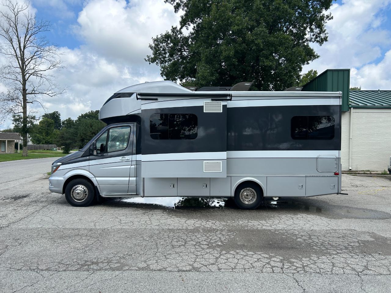 Tiffin Motorhomes Wayfarer  2019