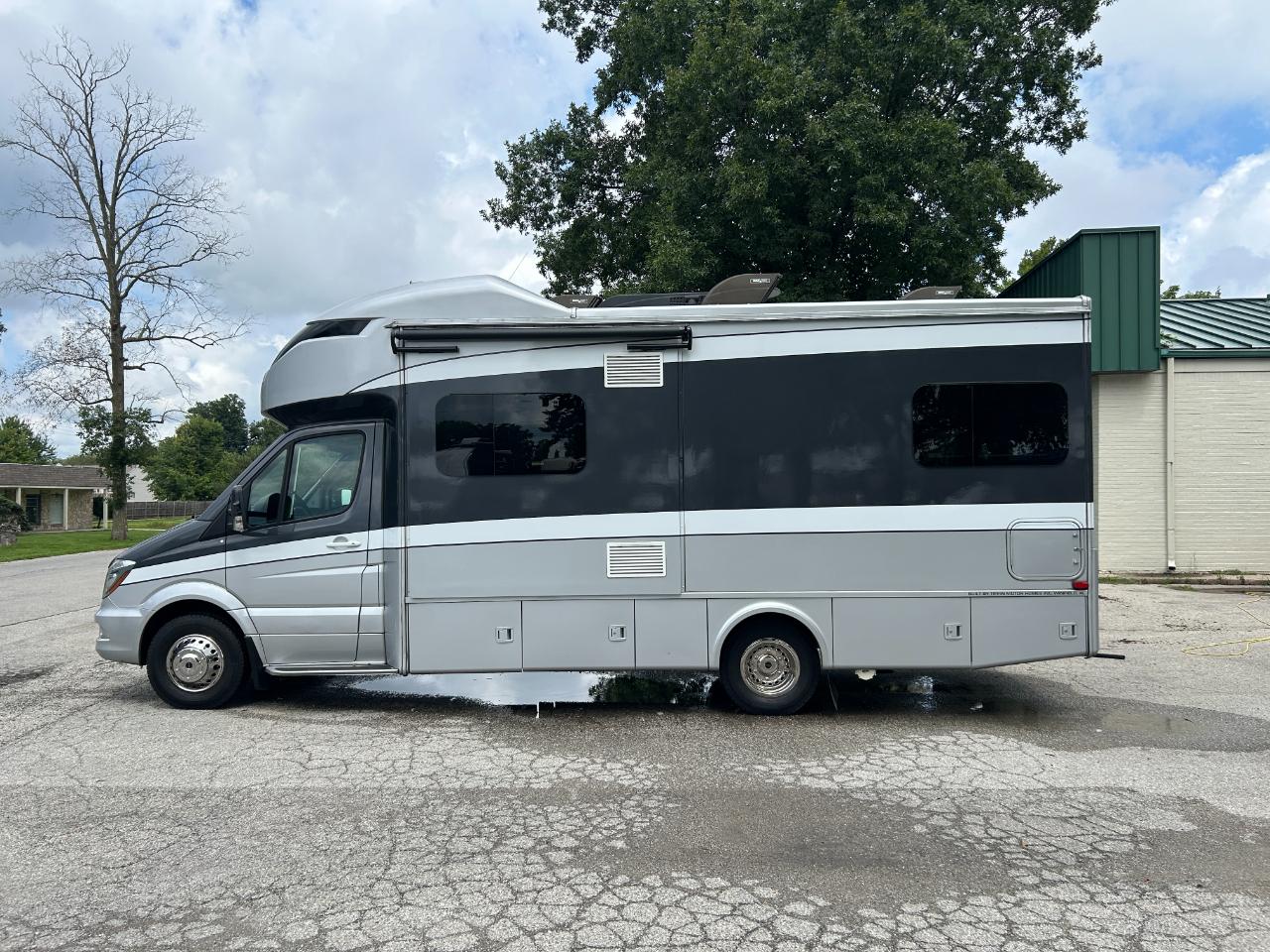 Tiffin Motorhomes Wayfarer  2019