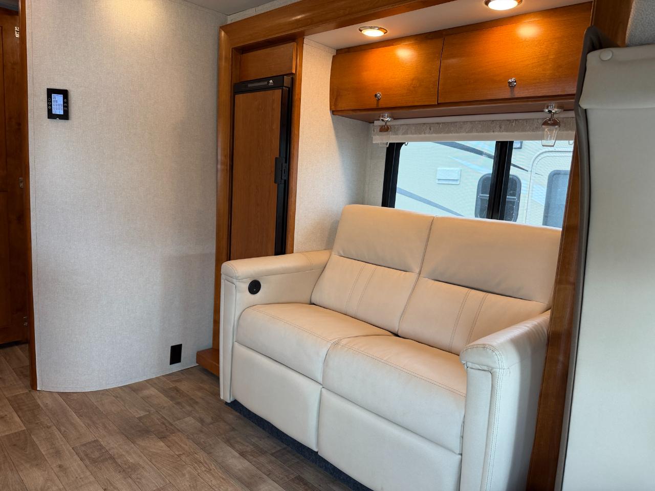 Tiffin Motorhomes Wayfarer  2019