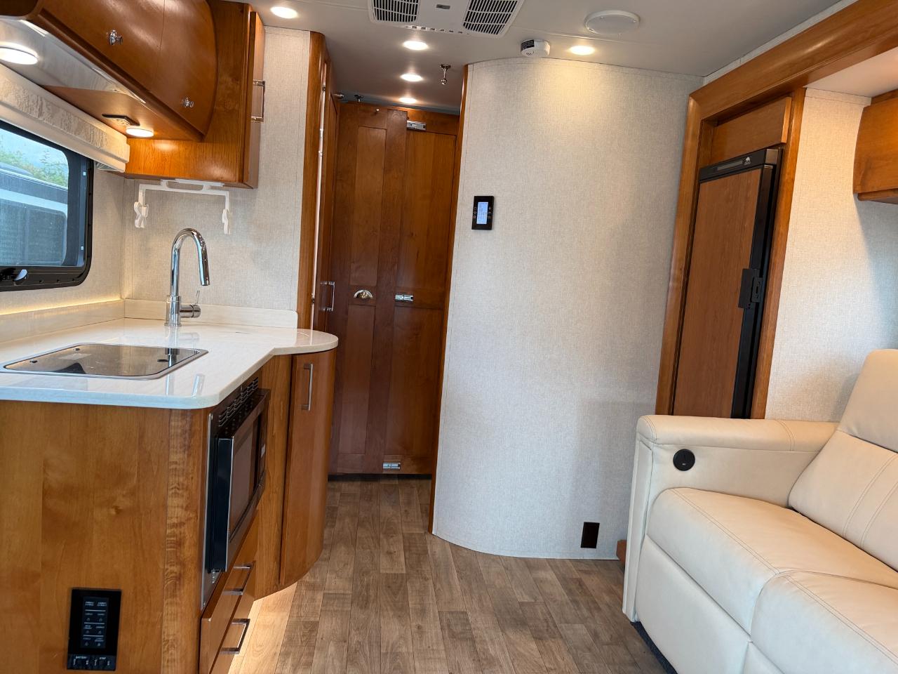 Tiffin Motorhomes Wayfarer  2019