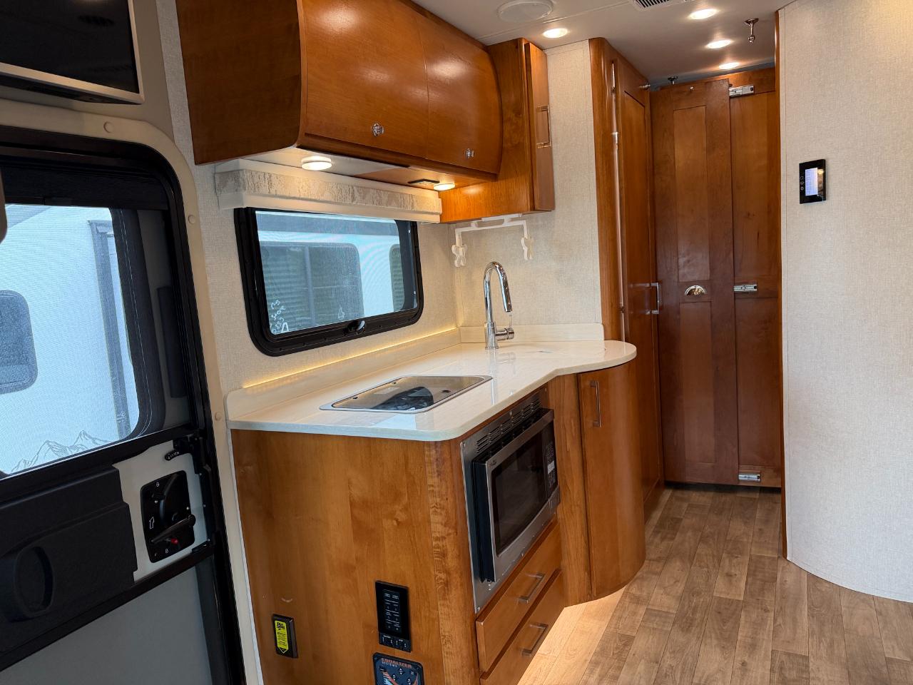 Tiffin Motorhomes Wayfarer  2019