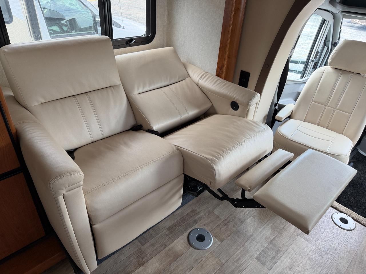 Tiffin Motorhomes Wayfarer  2019
