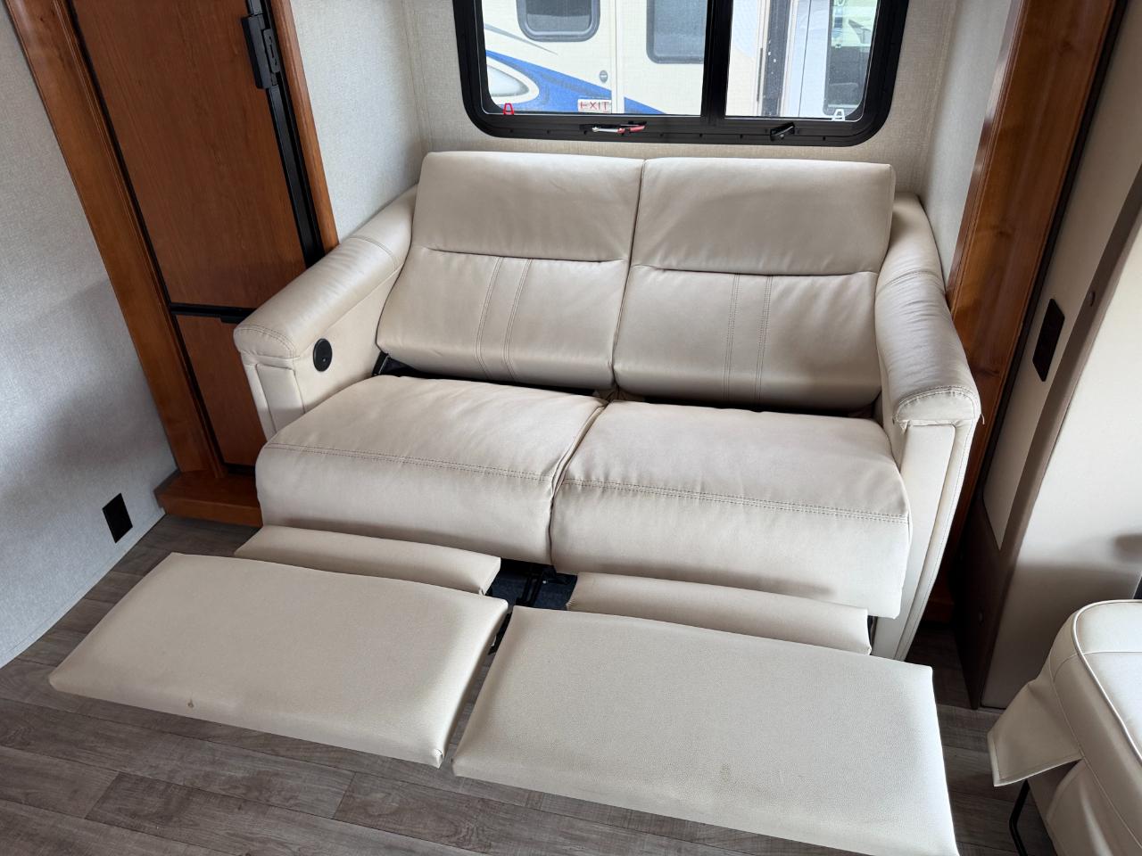 Tiffin Motorhomes Wayfarer  2019