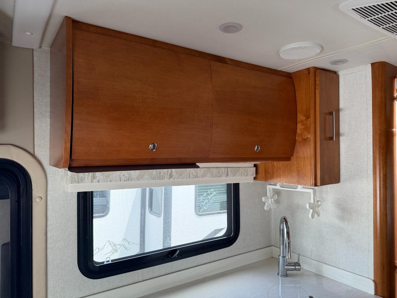 Tiffin Motorhomes Wayfarer  2019