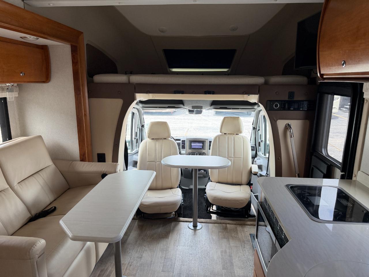 Tiffin Motorhomes Wayfarer  2019