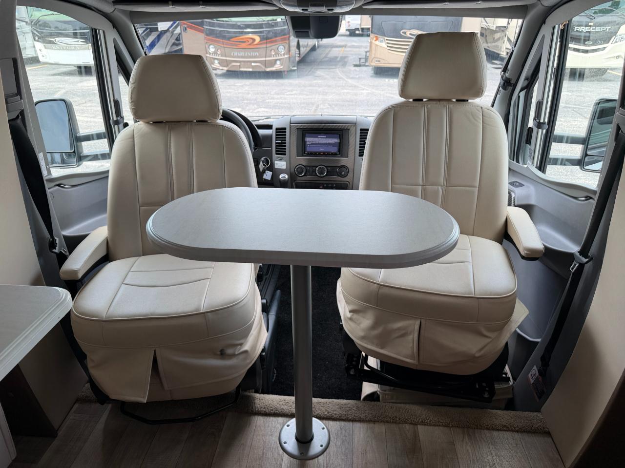 Tiffin Motorhomes Wayfarer  2019
