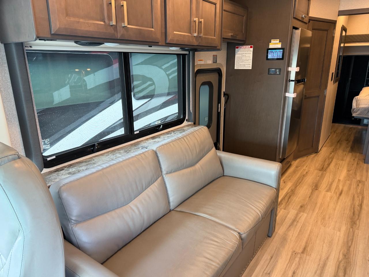Thor Motor Coach Outlaw  2022