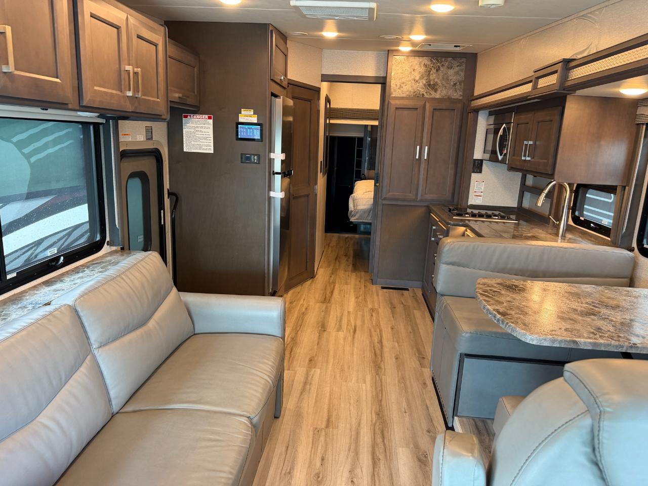 Thor Motor Coach Outlaw  2022