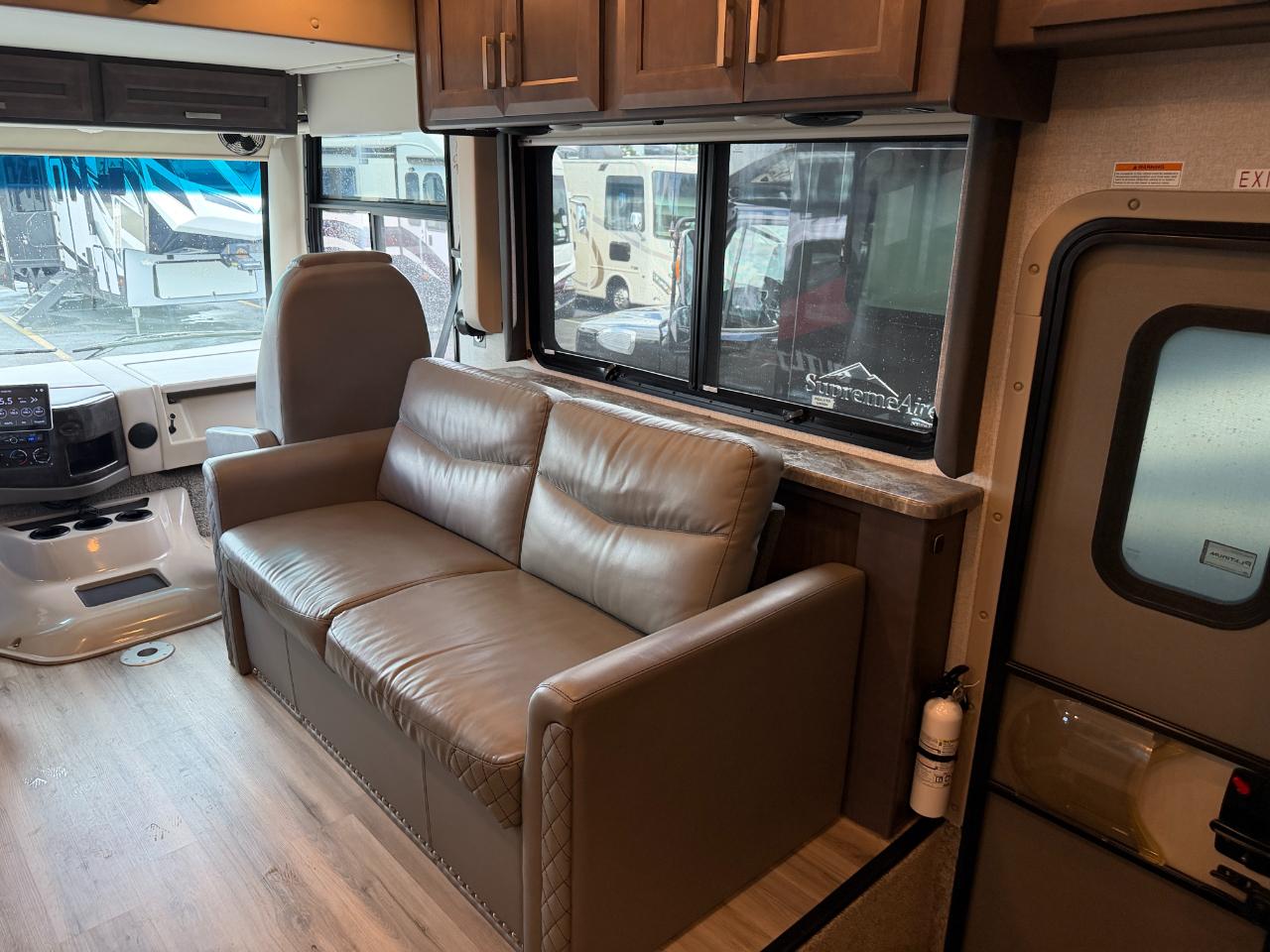 Thor Motor Coach Outlaw  2022