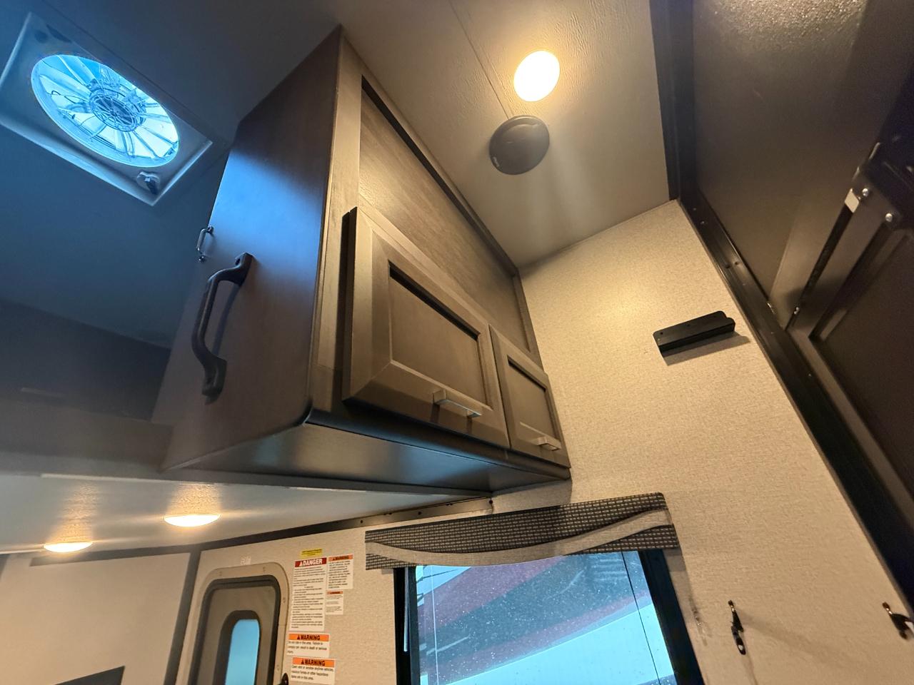 Thor Motor Coach Outlaw  2022