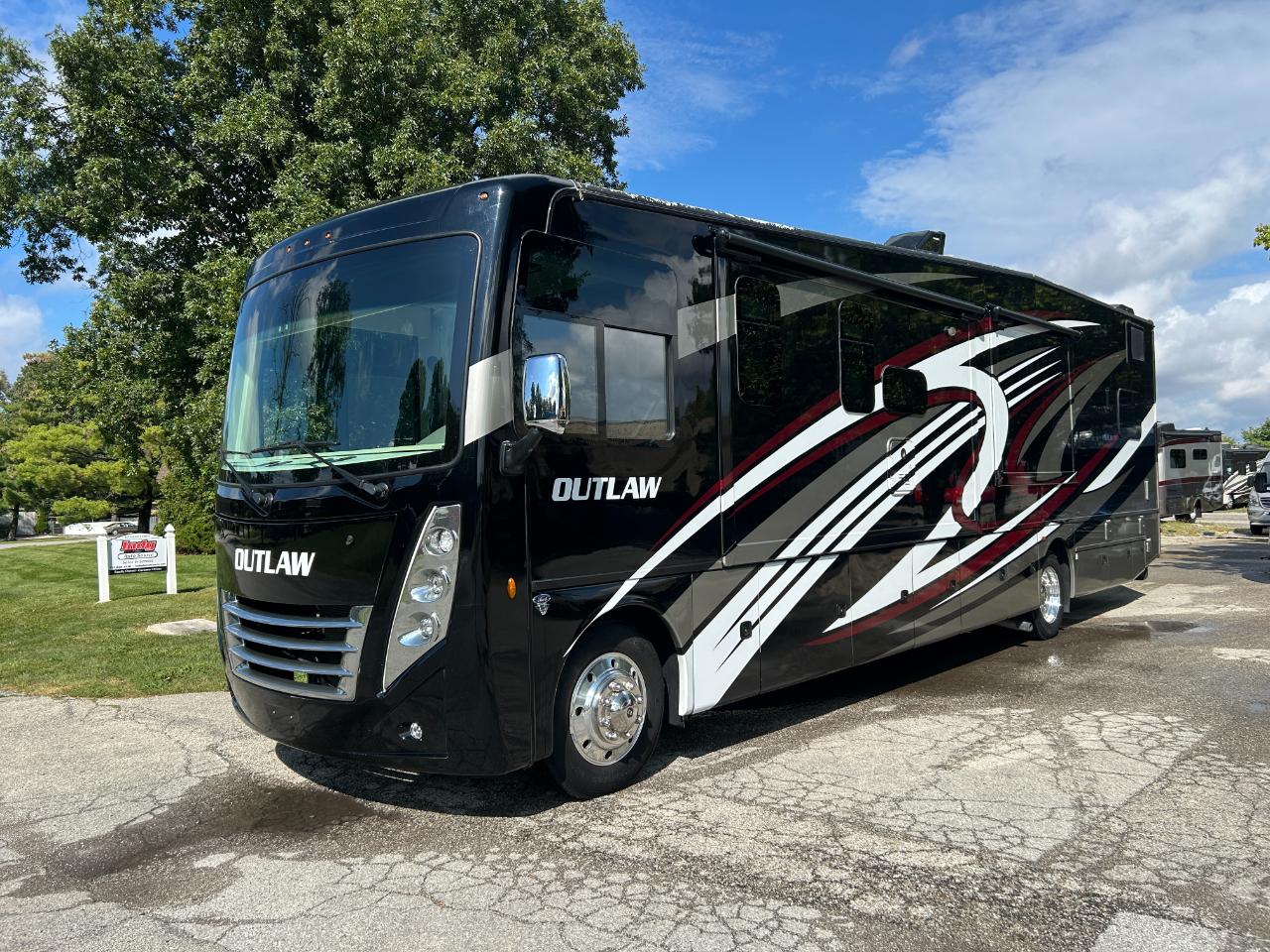 2022 Thor Motor Coach Outlaw 38KB