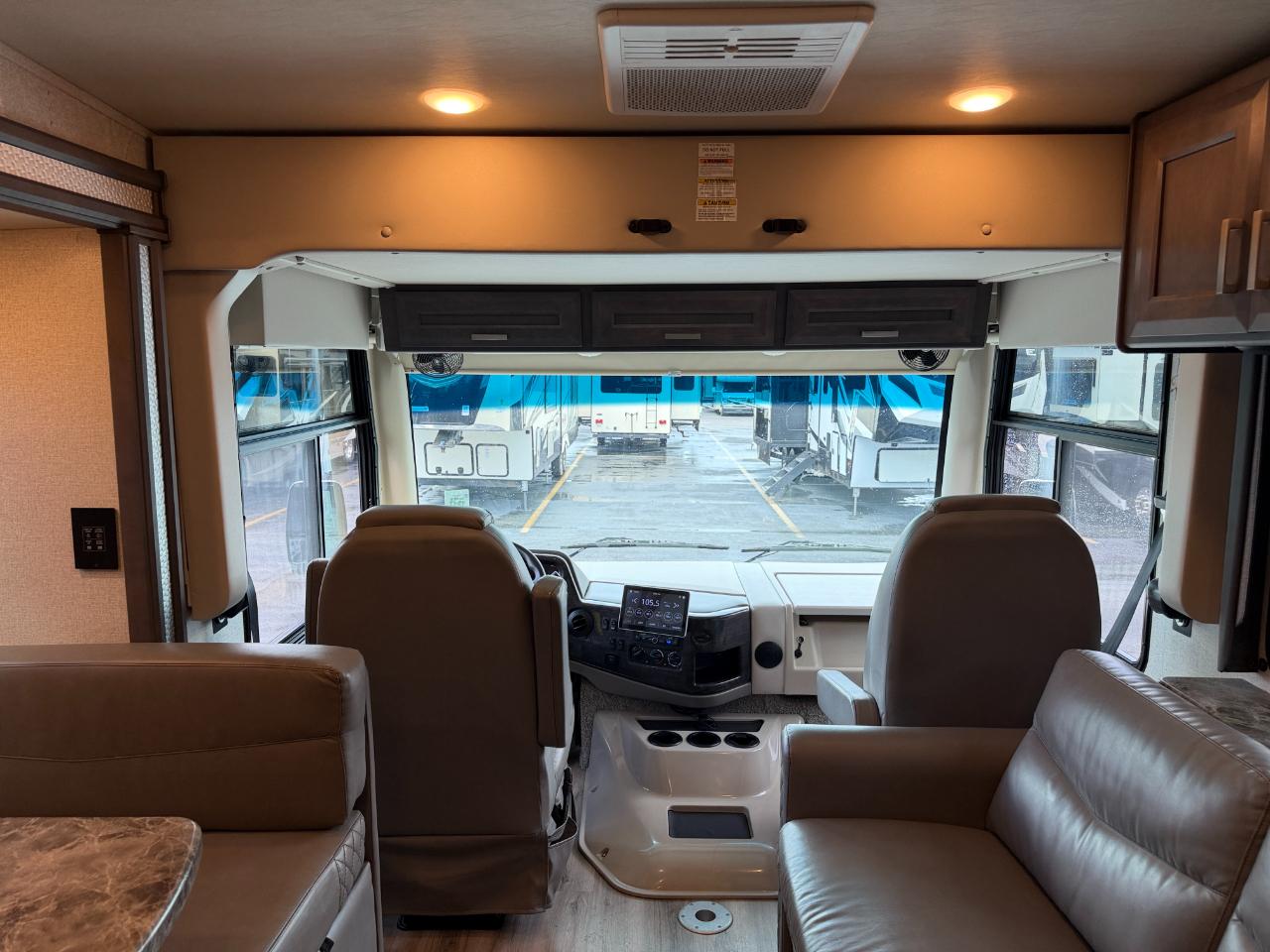 Thor Motor Coach Outlaw  2022