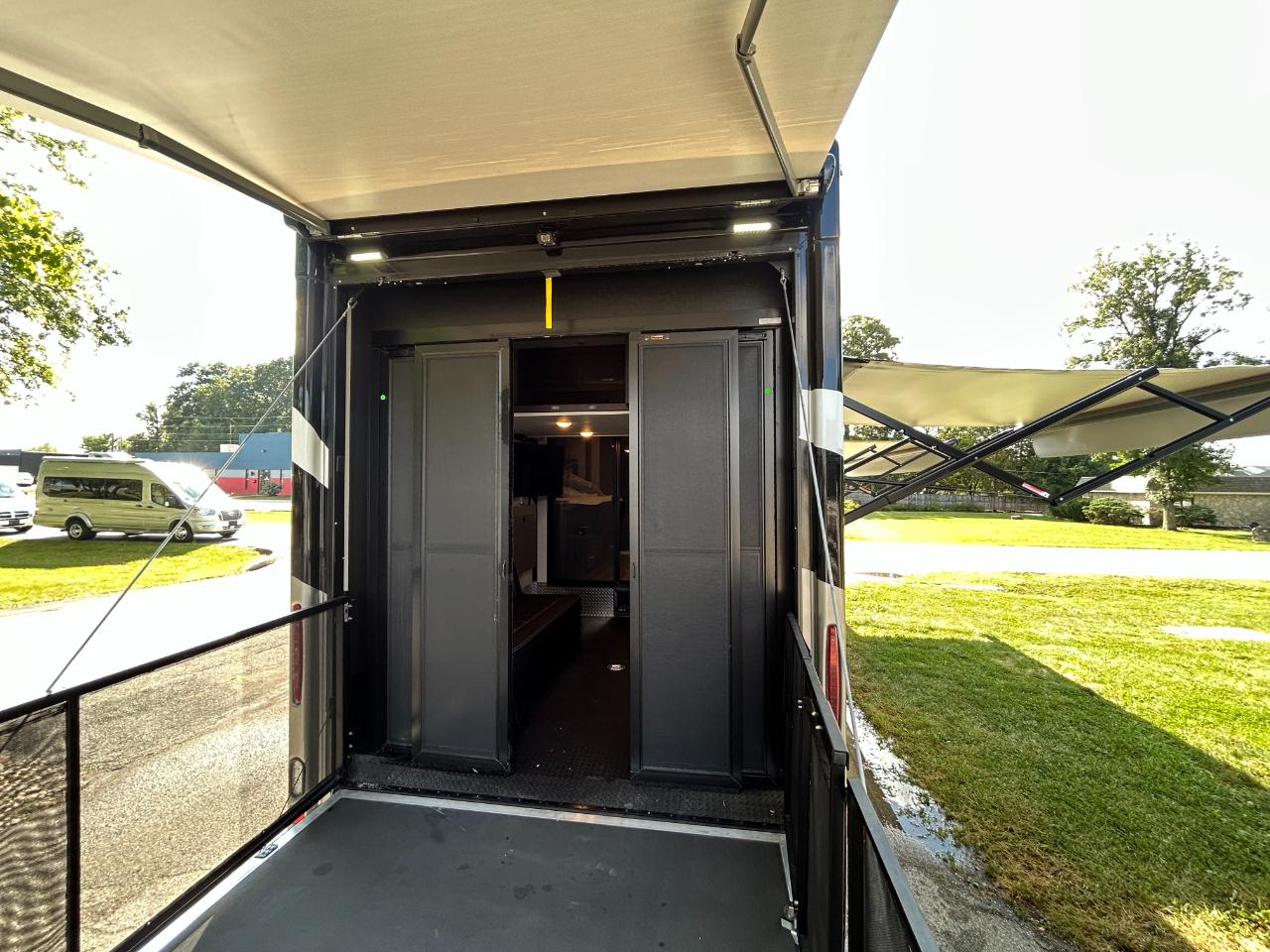 Thor Motor Coach Outlaw  2022