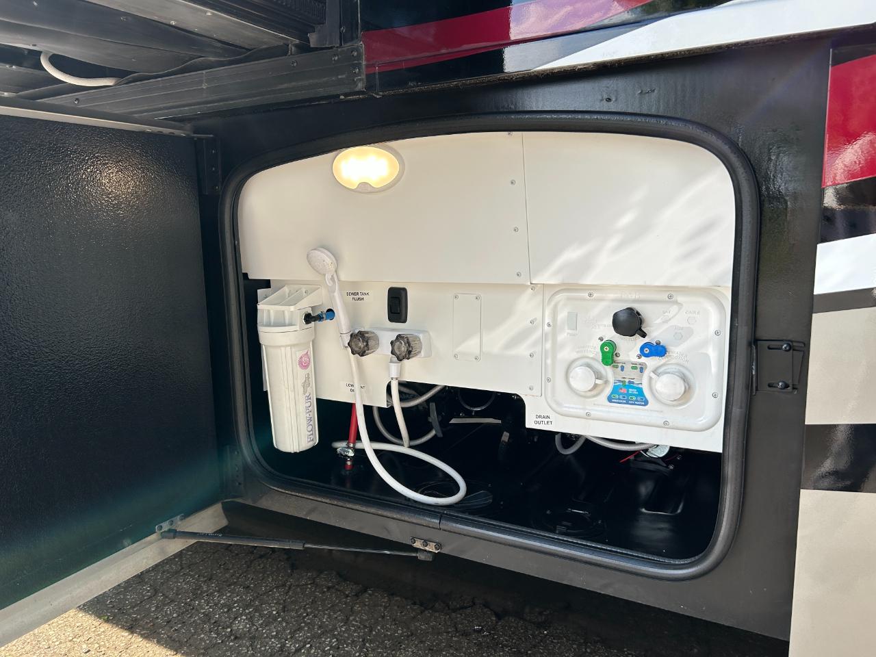 Thor Motor Coach Outlaw  2022