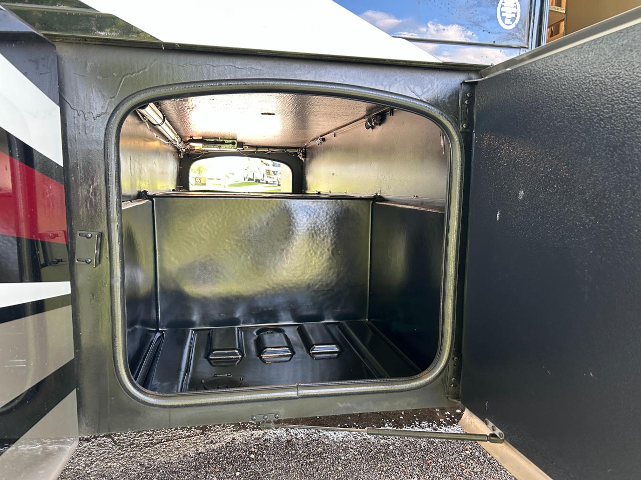 Thor Motor Coach Outlaw  2022
