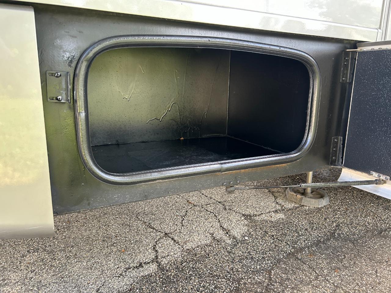 Thor Motor Coach Outlaw  2022