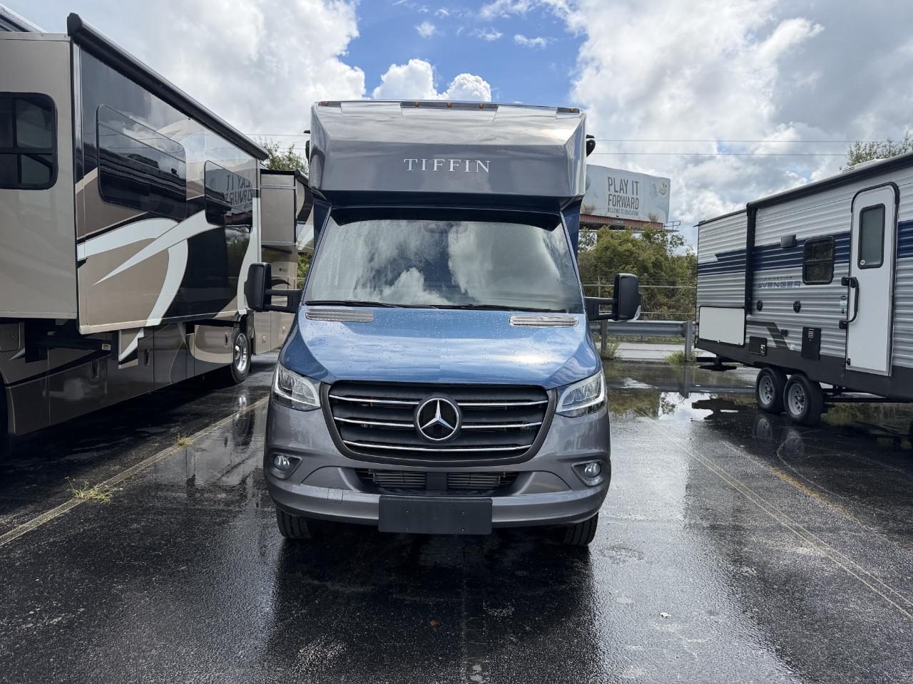 Tiffin Motorhomes Wayfarer  2021