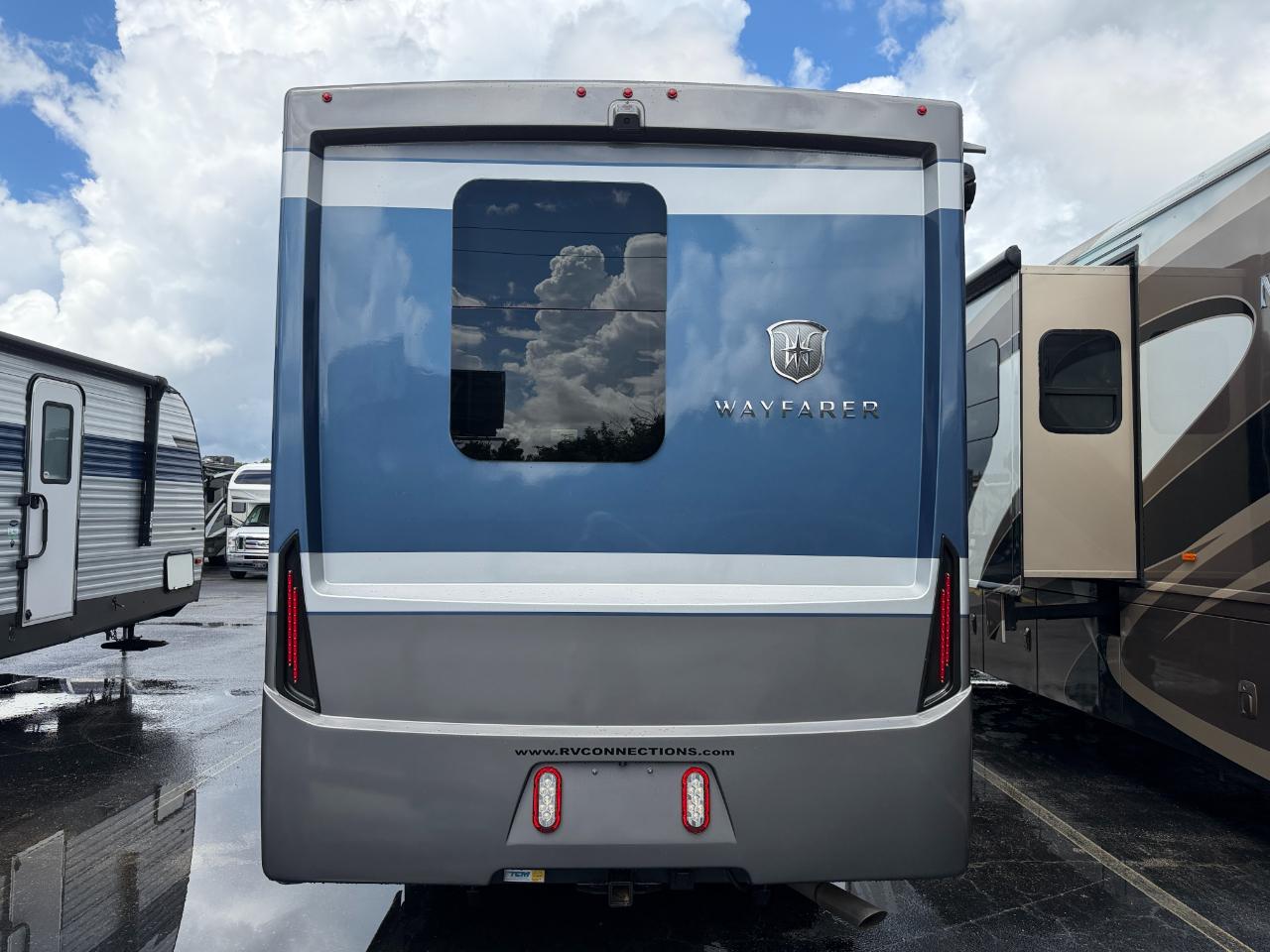 Tiffin Motorhomes Wayfarer  2021